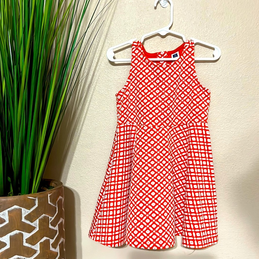 Toddler girls dress.  Excellent condition.  Smoke free home.